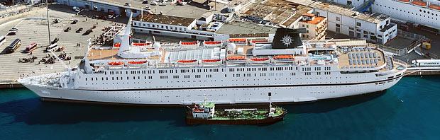 MSC announces its entry into the cruise business, purchasing the iconic liner Monterey.