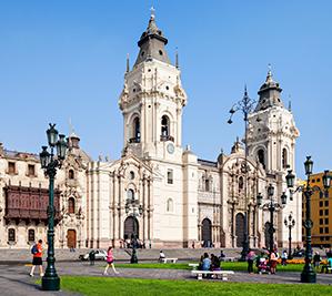 Plaza de armas - Basilica Cathedral