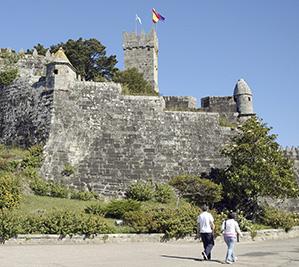 Monterreal Castle a Bayona