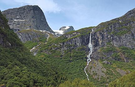 The port with a thousand waterfalls 